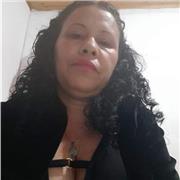 Profesora de castellano imparte clases a niños para desarrollar un buen lenguaje